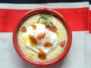 Crème de haricots blancs, œufs mollets et poutargue Crème de haricots blancs, œufs mollets et poutargue