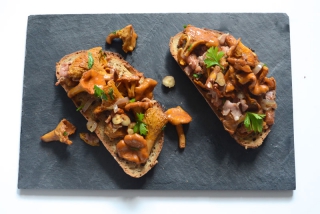 Croûte aux girolles Croûte aux girolles